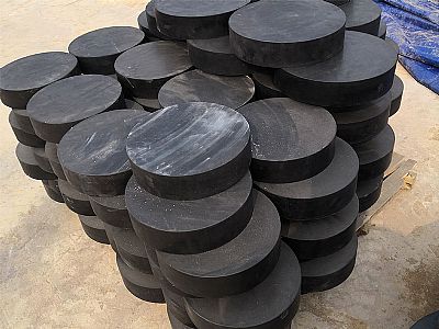 潍坊板式橡胶支座由若干层橡胶片与薄钢板经加压硫化